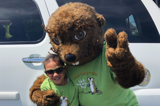 Ollie_The_Otter_And_Young_Fan Ollie_The_Otter_And_Young_Fan